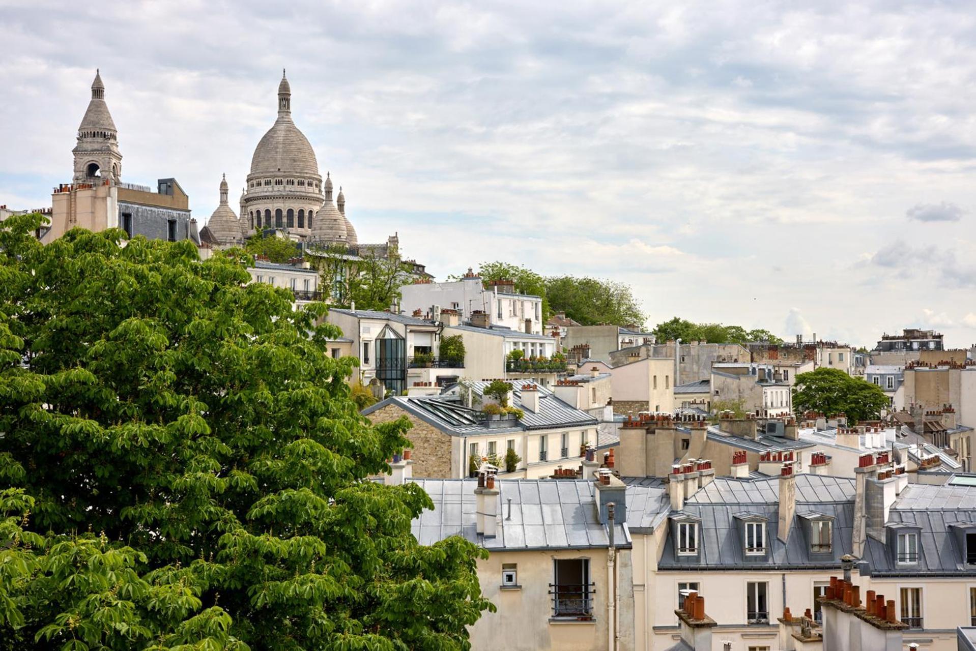 Superior Triple Room Balcony Eiffel Tower Sacre Coeur View