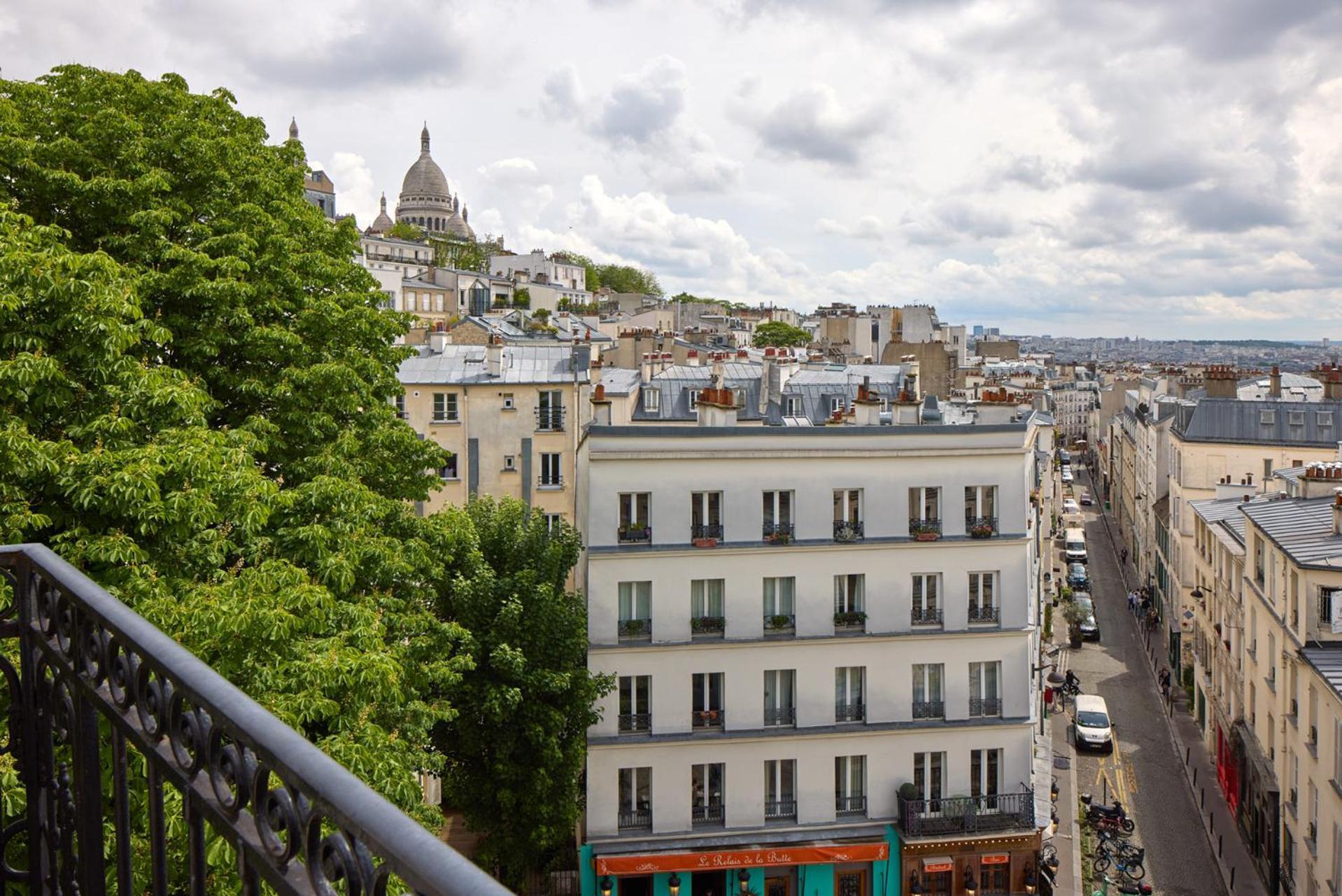 Superior Triple Room Balcony Eiffel Tower Sacre Coeur View